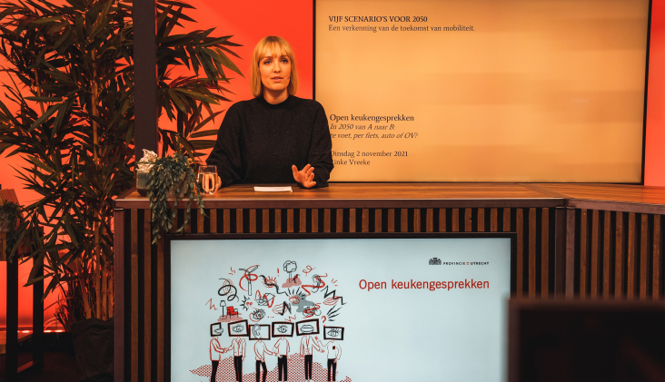 Rinke Vreeke geeft een presentatie over mobiliteit in 2050