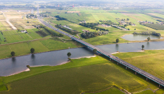 Brug over Amsterdam Rijnkanaal