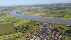 Luchtfoto van Jaarsveld en de Lek