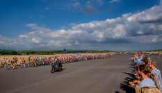 Etappe 2 Vuelta over landingsbaan Soesterberg