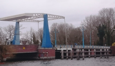 De dichte Vreelandbrug in de Provincialeweg (N201) in Vreeland. 