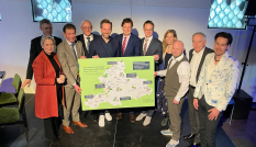 Diverse bestuurders bij ondertekening woondeal Foodvalley