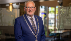 Burgemeester Melis van de Groep