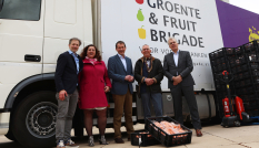 Rob van Muilekom, Paul van Berkel (Voedselbanken Nederland) en Gert Mulder (Groente & Fruitbrigade), Mary Van Hoek-Hendriks (Groente & Fruitbrigade) en Joost Dekkers (founder Starthubs).