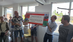 Overhandiging cheque spaarpaal Elst