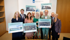 Groepsfoto voor de ondertekening van het Ruimtelijk Arrangement Rijk en provincie 