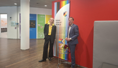 Rob van Muilekom en Jorg Verkerk bij opening tentoonstelling Queer Utrecht Stories op het provinciehuis