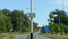 Snelheidscampagne met smiley op paal 