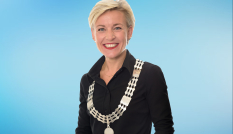 Burgemeester Iris Meerts