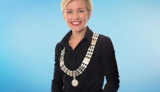 Burgemeester Iris Meerts