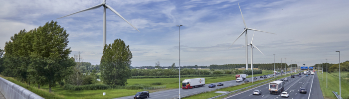 Windmolens langs de snelweg