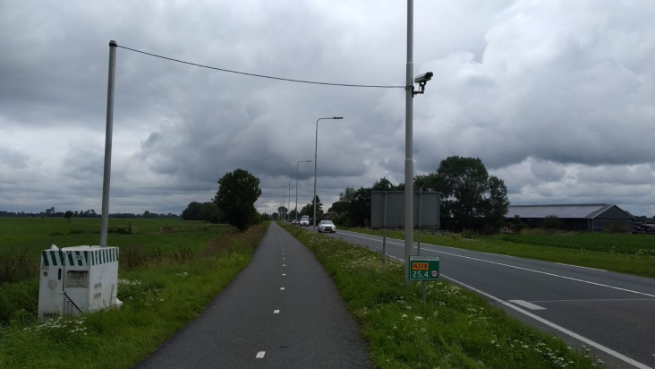 Stand-Alone met overspanning en camera in de lichtmast
