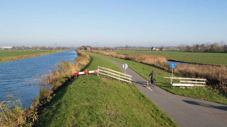 Fietser door landschap