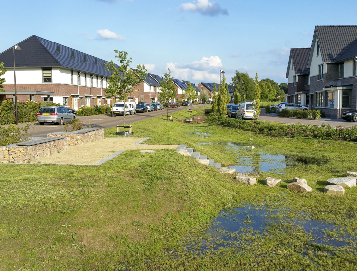 Voorbeeld van een wadi in een woonwijk