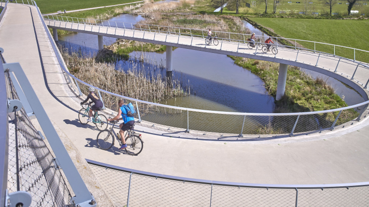 Liniebrug bij Nigtevecht over Amsterdam-Rijnkanaal
