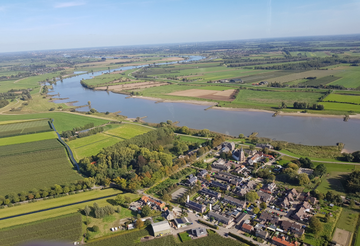 Luchtfoto van Jaarsveld en de Lek