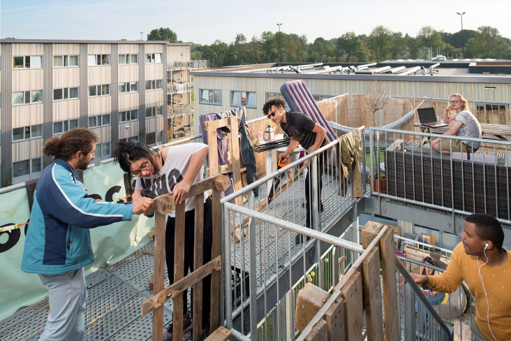 © Rufus de Vries Klussen op dakterras