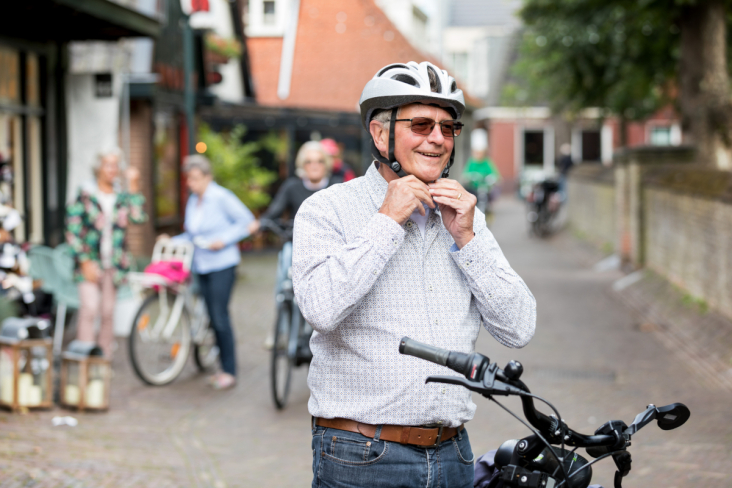 Fietser met helm