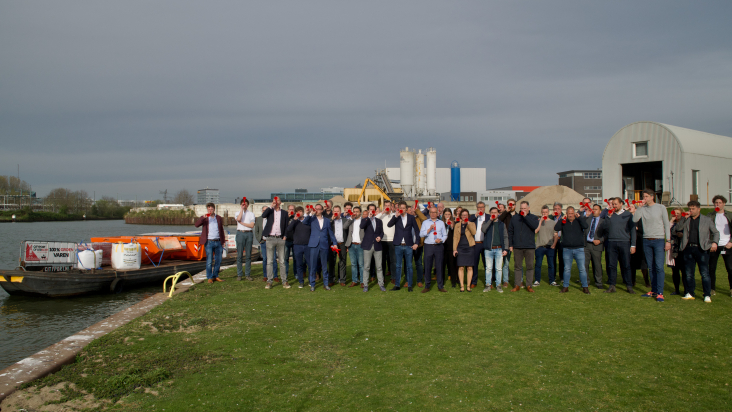 De ondertekenaars in het Utrechtse Lage Weide