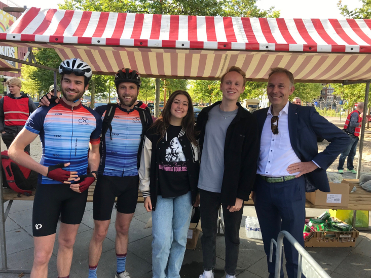 Deelnemers van de Climate Classic, Juul en Marijn van de Klimaatband en gedeputeerde Huib van Essen