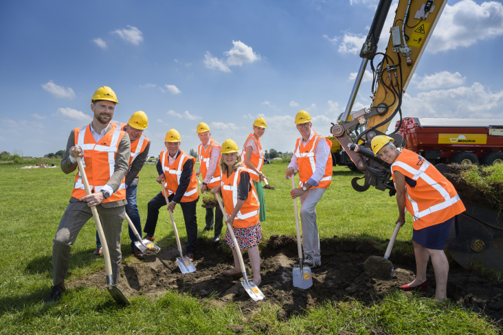 Bestuurders steken schep in de grond