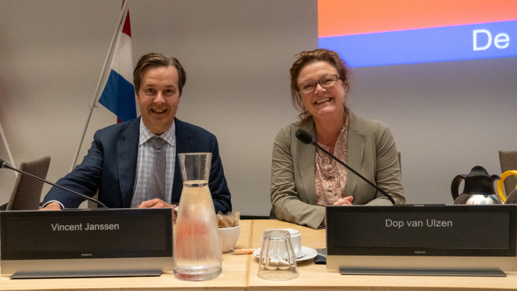Vincent Janssen en Dop van Ulzen bij het indienen van het initiatiefvoorstel