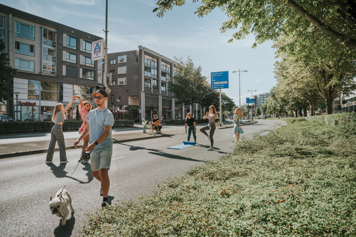 © Citymarketing Amersfoort Autoloze rijweg waar mensen recreëren