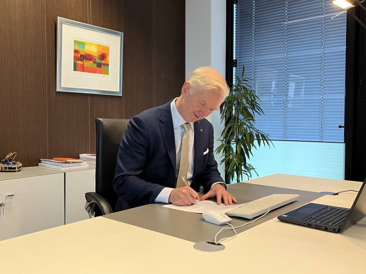 Waarnemend portefeuillehouder mobiliteit Robert Strijk tekent voor zoveel mogelijk circulaire en klimaatneutrale provinciale infrastructuur