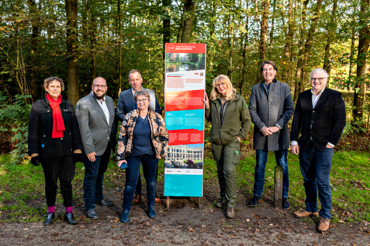 Onthuling vernieuwde Toeristisch Overstappunt bij Kasteel Groeneveld