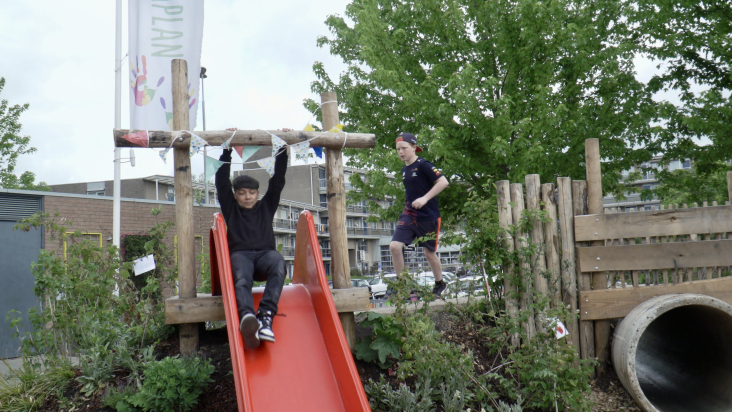 Groenblauw schoolplein op basisschool de Wilgenhoek in Leerdam