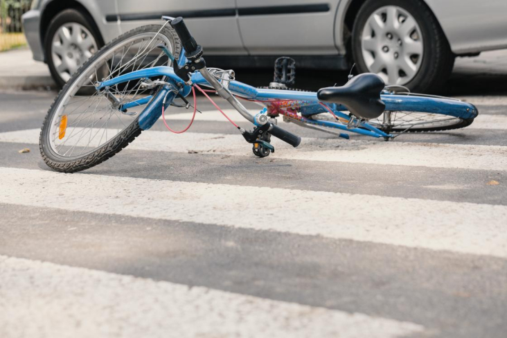 Verkeersongeval fiets auto