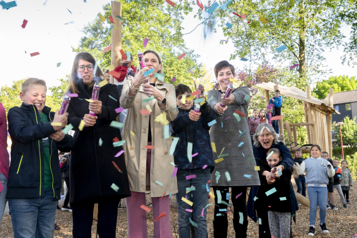 Mirjam Sterk opend klimaatbestendig schoolplein in Nieuwegein