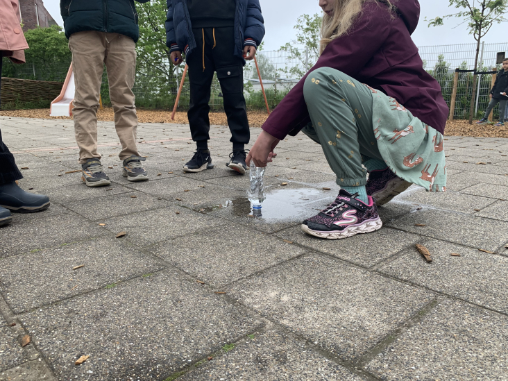 waterproef door leerlingen Montessorischool Rhenen