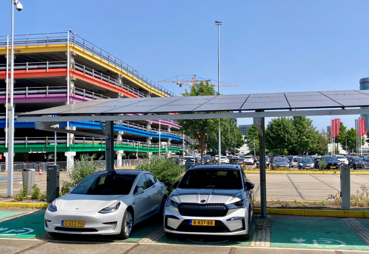 Eerder geplaatste Solar carport van We Drive Solar (bij Jaarbeurs Utrecht)