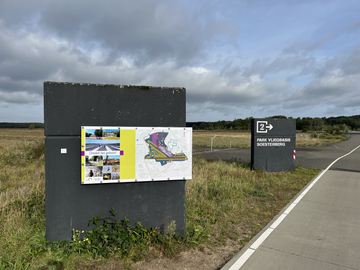 Nieuw informatiepaneel op Park Vliegbasis Soesterberg