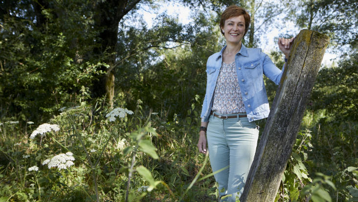 Martine van Delft in bos, foto: Willem Mes
