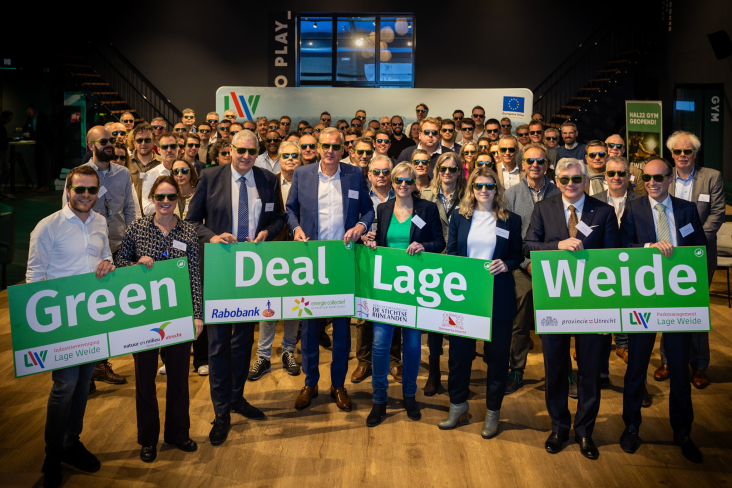 Diverse overheden en marktpartijen bij ondertekening Green Deal Lage Weide