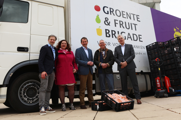 Rob van Muilekom, Paul van Berkel (Voedselbanken Nederland) en Gert Mulder (Groente & Fruitbrigade), Mary Van Hoek-Hendriks (Groente & Fruitbrigade) en Joost Dekkers (founder Starthubs).