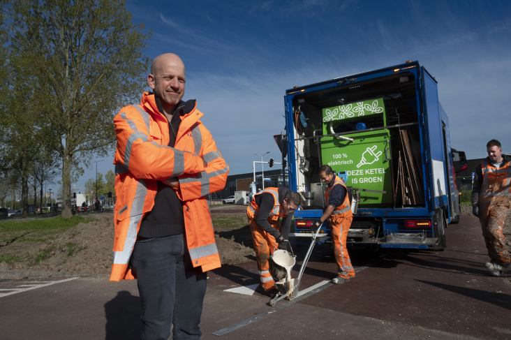 Medewerkers van Trackline voor de ketel 