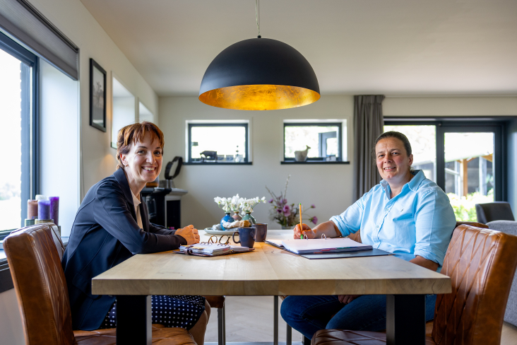 Coach in gesprek met agrariër