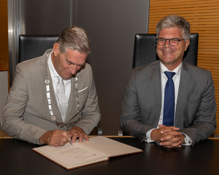 © Etienne Oldeman CvdK Hans Oosters en burgemeester Frits Naafs