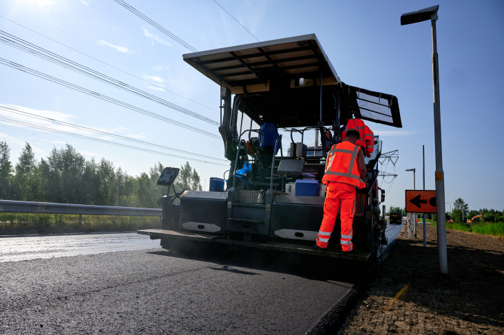 Asfalteerwerkzaamheden op N401 bij Breukelen