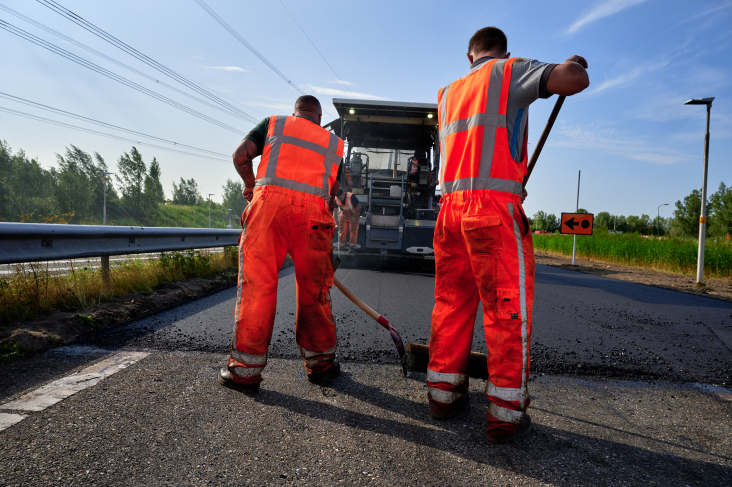 Asfalteerwerkzaamheden op N401 in Breukelen