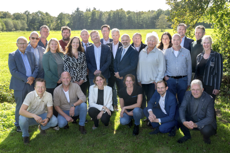 Groepsfoto ondertekening SOK