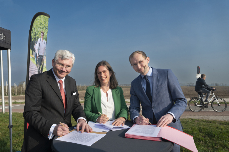 Ondertekenmoment samenwerkingsovereenkomst voor realisatie van doorfietsroute Houten Castellum - Utrecht Science Park