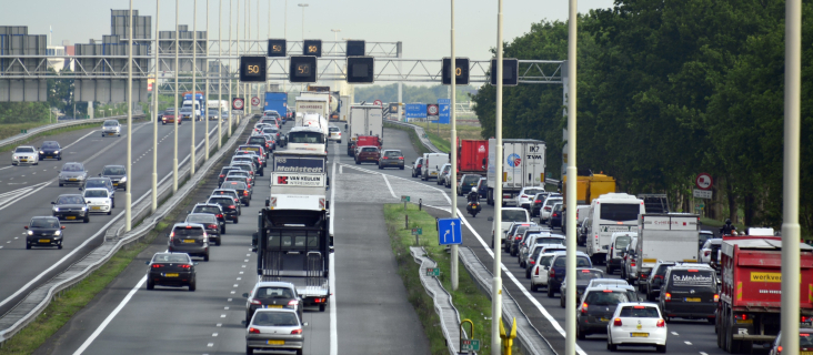 © Rijkswaterstaat Zicht vanaf de A28 op knoopunt Hoevelaken komend vanuit de richting Utrecht