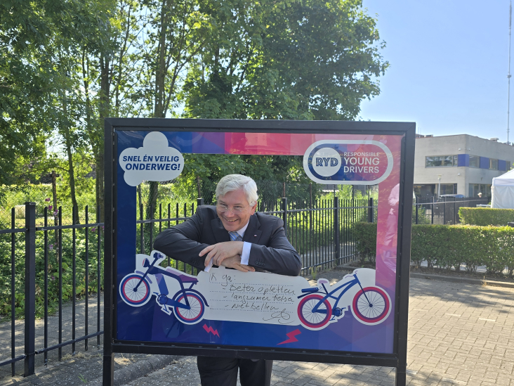 Gedeputeerde André van Schie (Mobiliteit) was aanwezig bij het fatbike parcours op het Cals College in IJsselstein 