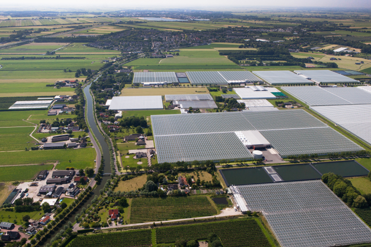 luchtfoto glastuinbouw bij Harmelen