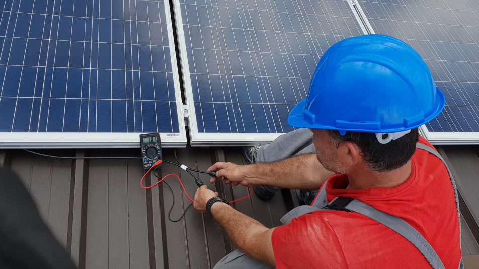 montage zonnepanelen op dak.jpg