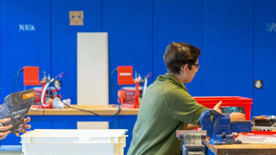 Header: Economie - MakeX Veenlandencollege, Mijdrecht